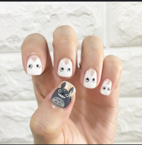 membuat nail art